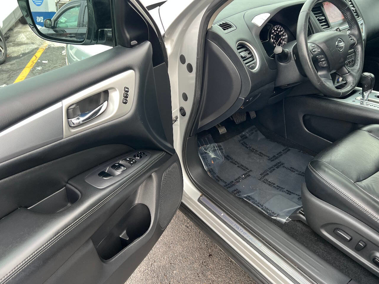 Used 2017 Nissan Pathfinder SL w/ SL Premium Package image 18