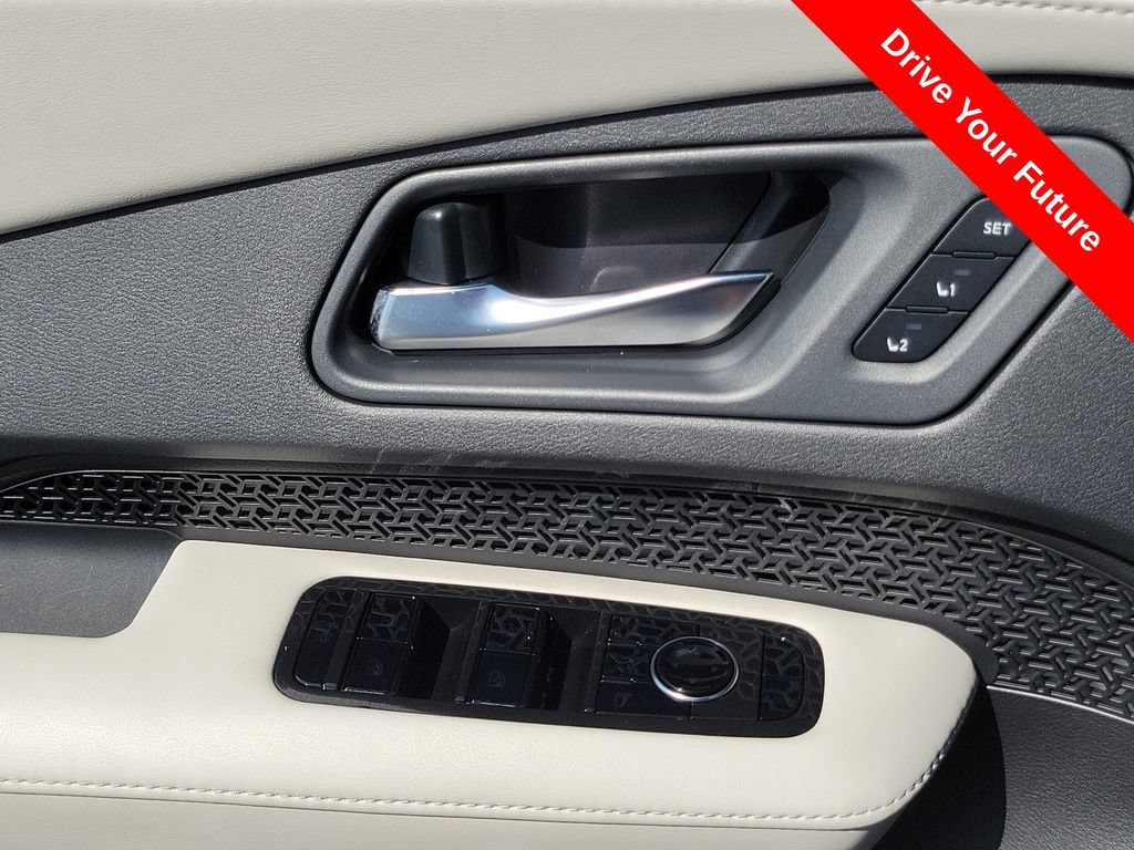 Used 2024 Nissan Ariya FWD image 17