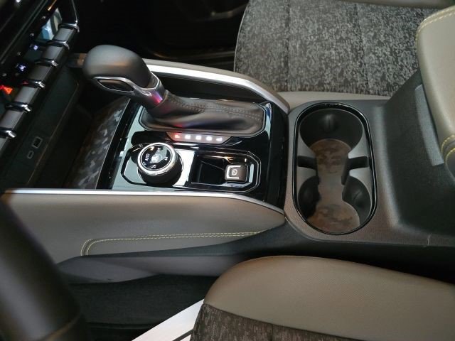 Certified 2024 Chevrolet Colorado ZR2 w/ Safety Package AWD/4WD image 19