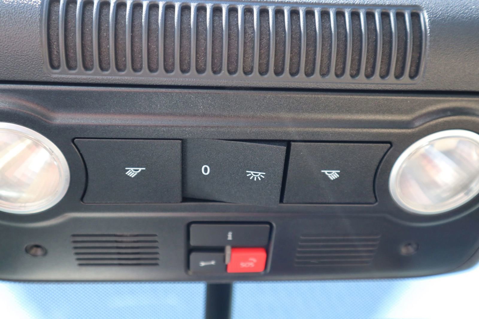 Used 2015 Volkswagen Eos Executive FWD image 27
