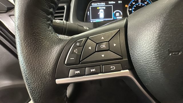 Used 2022 Nissan Leaf SV w/ SV Technology Package FWD image 15