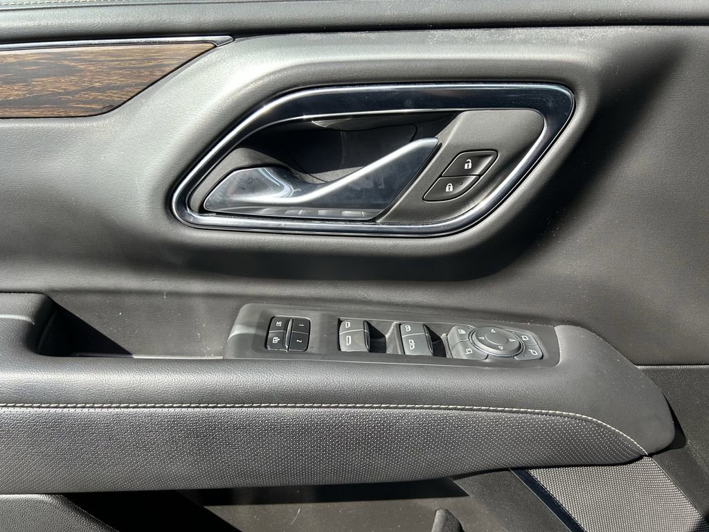 Used 2024 Chevrolet Suburban Premier AWD/4WD image 25