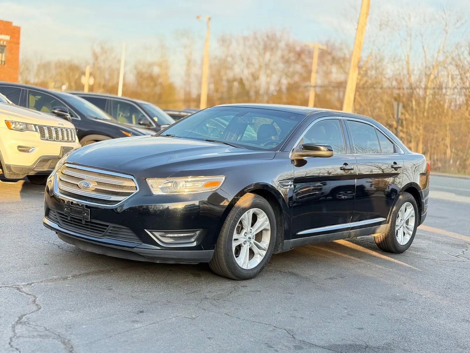 Used 2016 Ford Taurus SEL w/ Equipment Group 201A FWD image 4