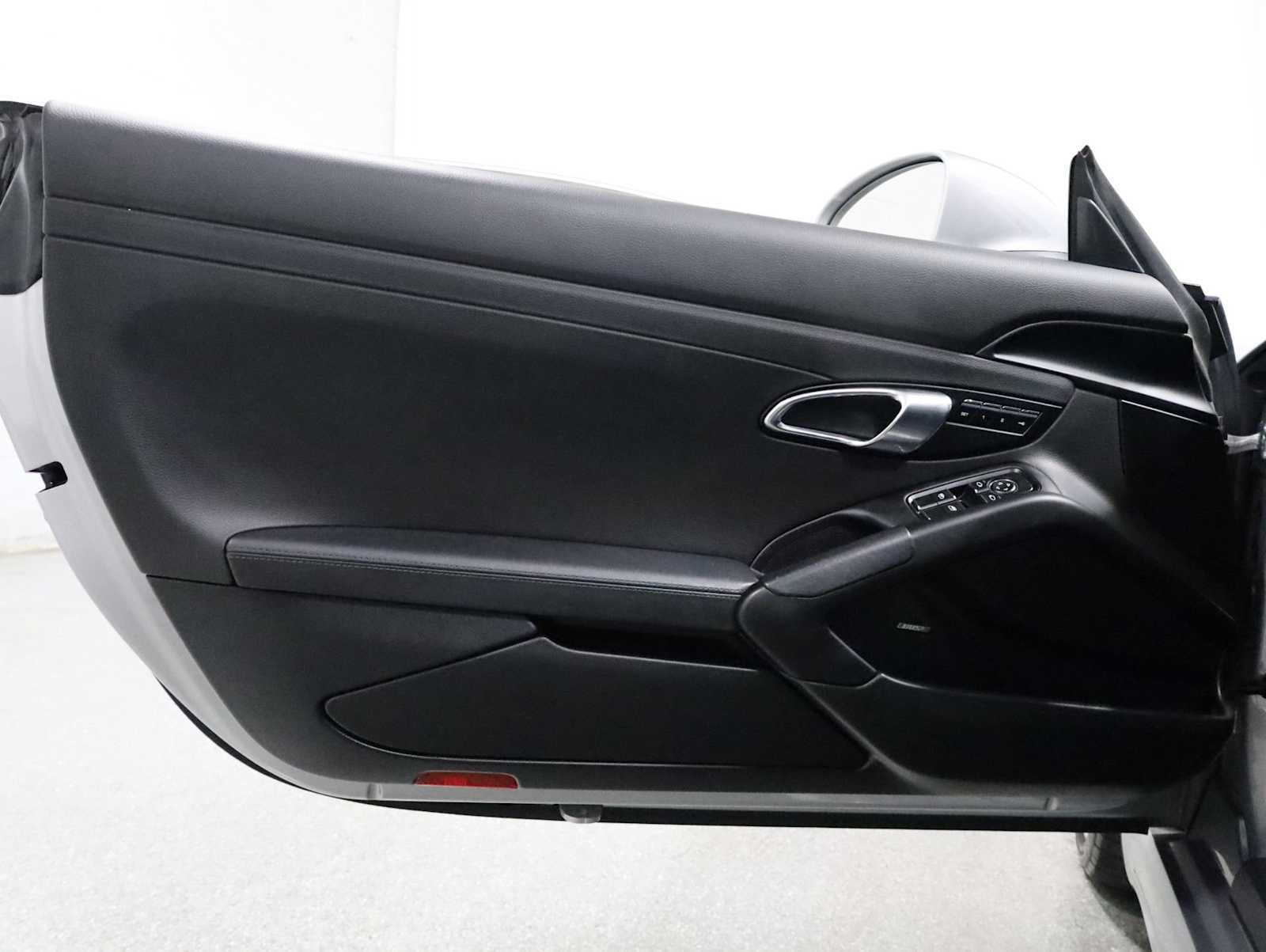 Used 2018 Porsche 718 Cayman S RWD image 16