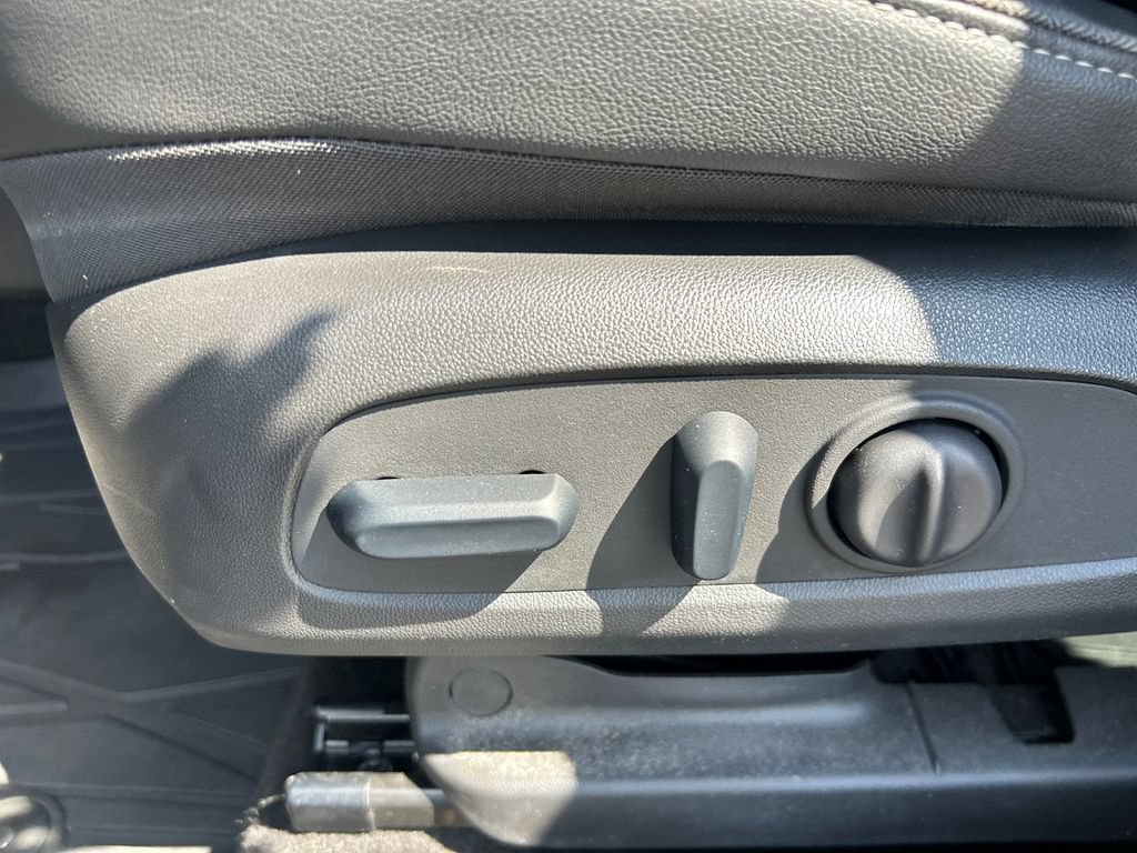 Used 2023 Buick Encore GX Essence w/ Experience Buick Package AWD/4WD image 18