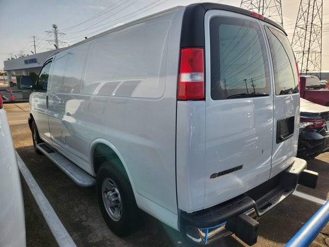Used 2025 Chevrolet Express 2500 w/ Driver Convenience Package RWD image 4