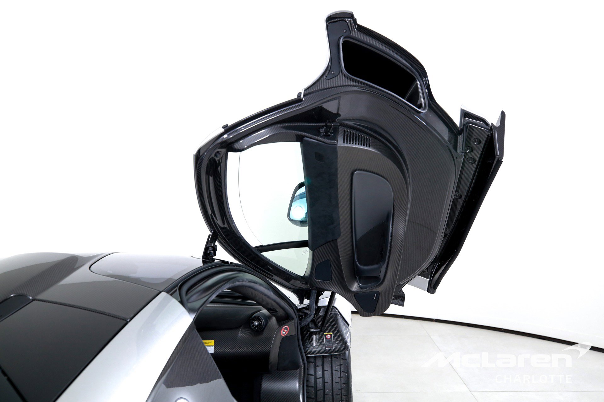 Used 2015 McLaren P1 image 19