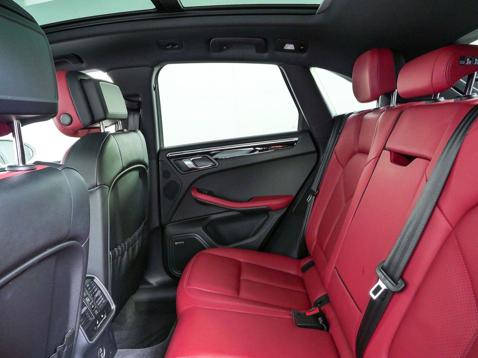Certified 2026 Porsche Macan AWD/4WD image 20