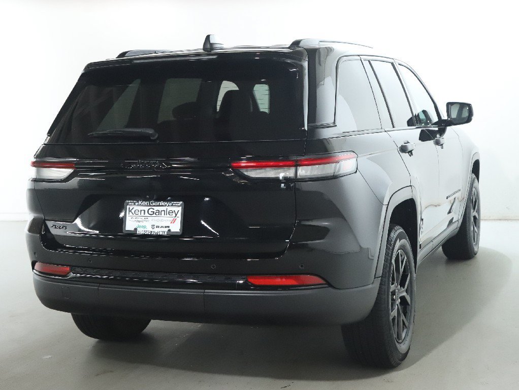 Used 2025 Jeep Grand Cherokee Altitude AWD/4WD image 46
