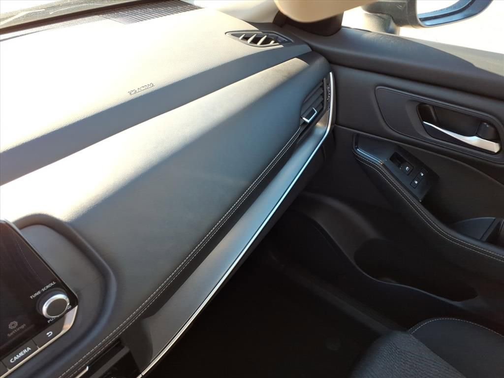 Used 2024 Nissan Rogue SV image 26