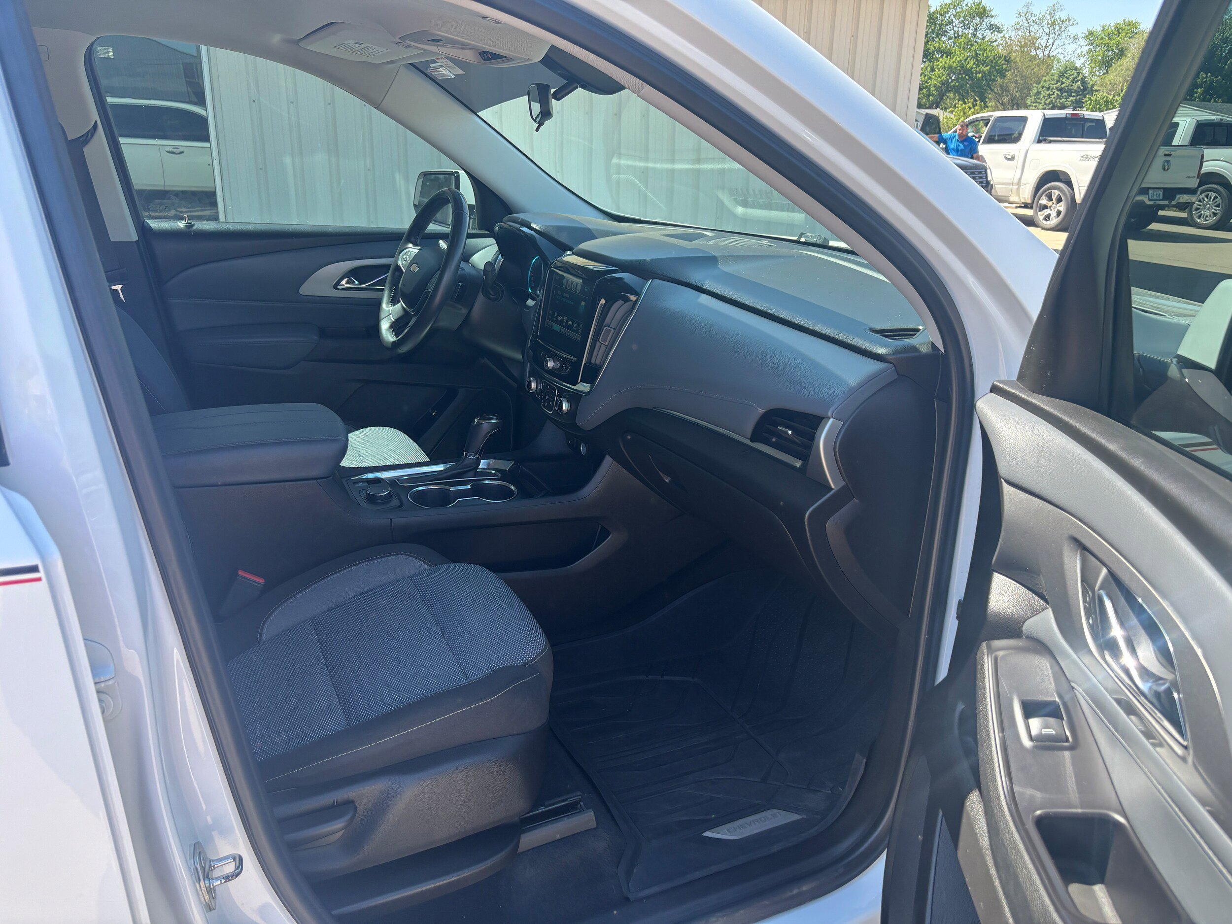 Used 2018 Chevrolet Traverse LT w/ LPO, Floor Liner Package AWD/4WD image 15