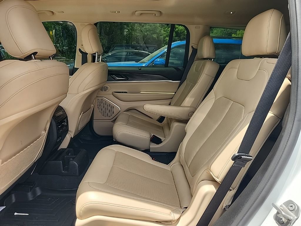 Used 2021 Jeep Grand Cherokee L Limited w/ Luxury Tech Group II image 3