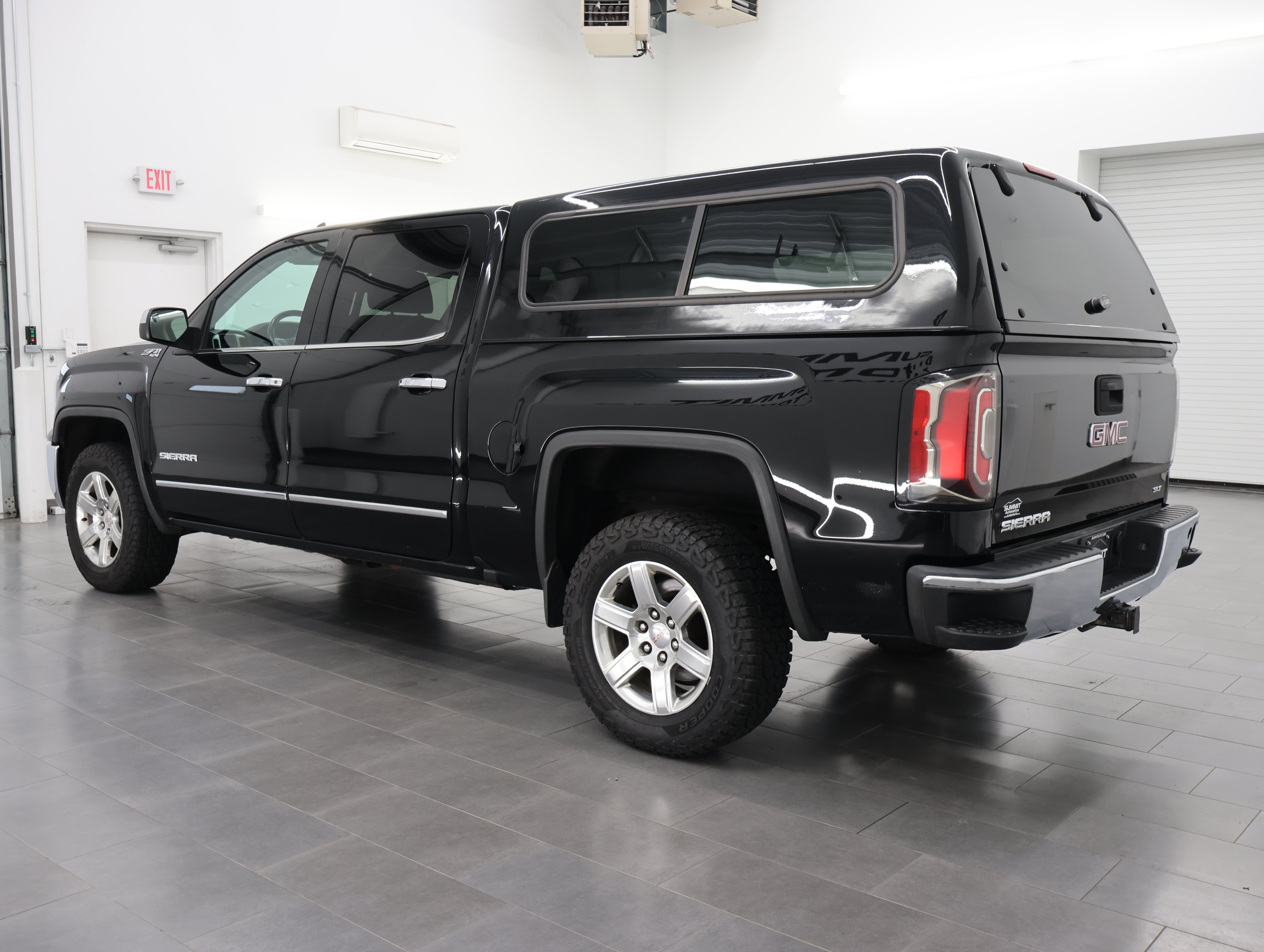 Used 2017 GMC Sierra 1500 SLT w/ Suspension Package, Off-Road AWD/4WD image 6