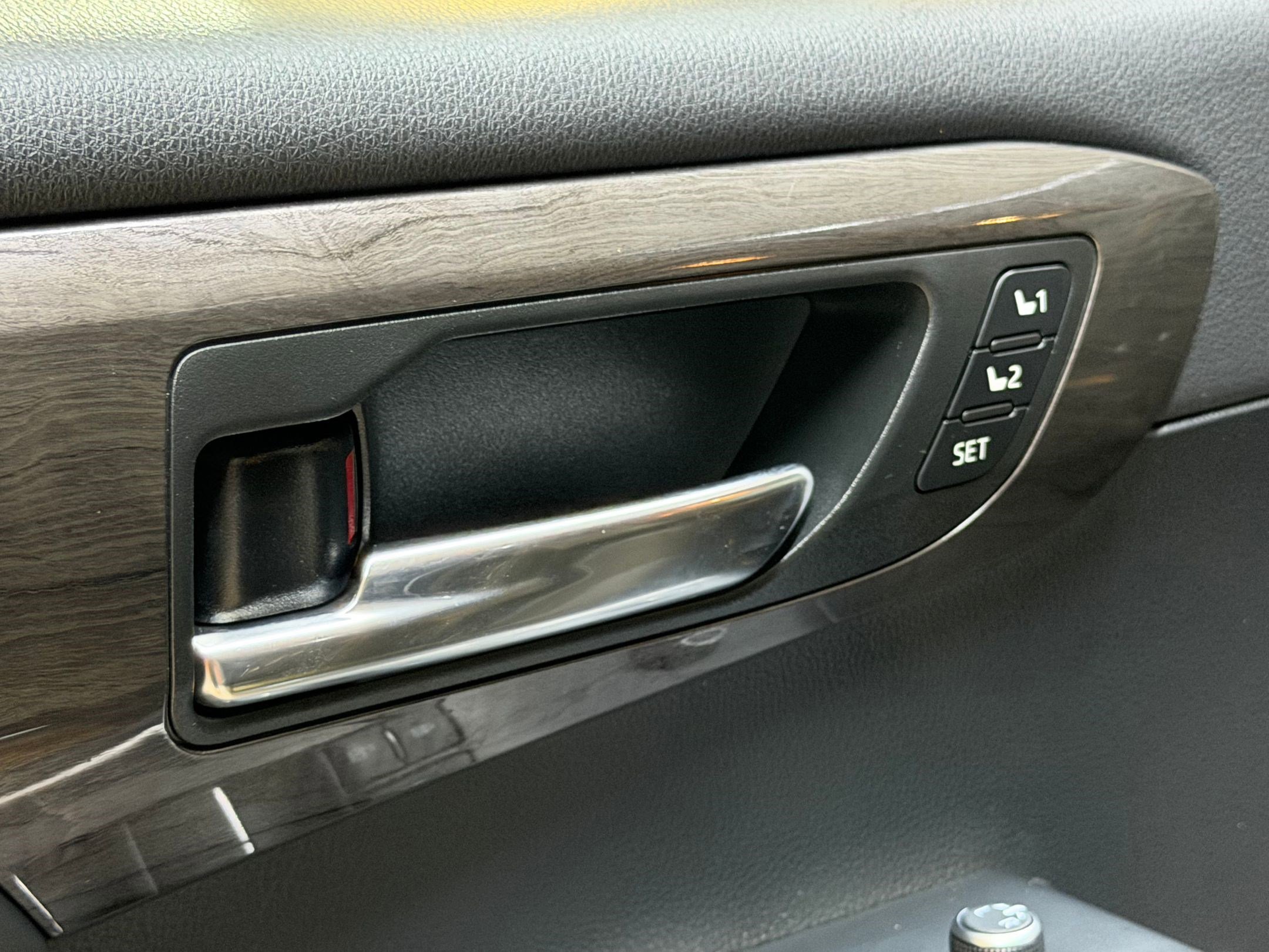 Used 2021 Toyota Highlander Platinum image 24