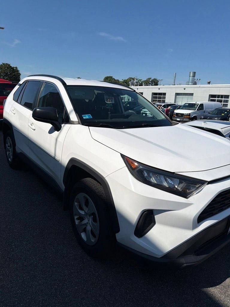 Used 2021 Toyota RAV4 LE AWD/4WD image 1