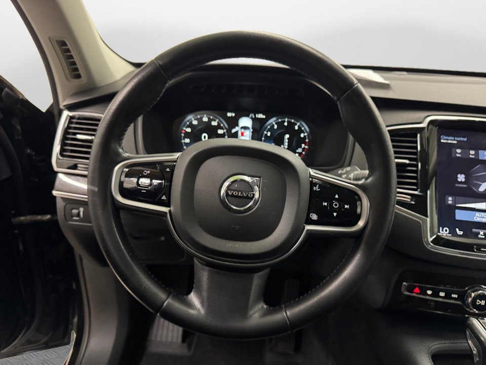 Used 2017 Volvo XC90 T5 Momentum w/ Vision Package FWD image 13