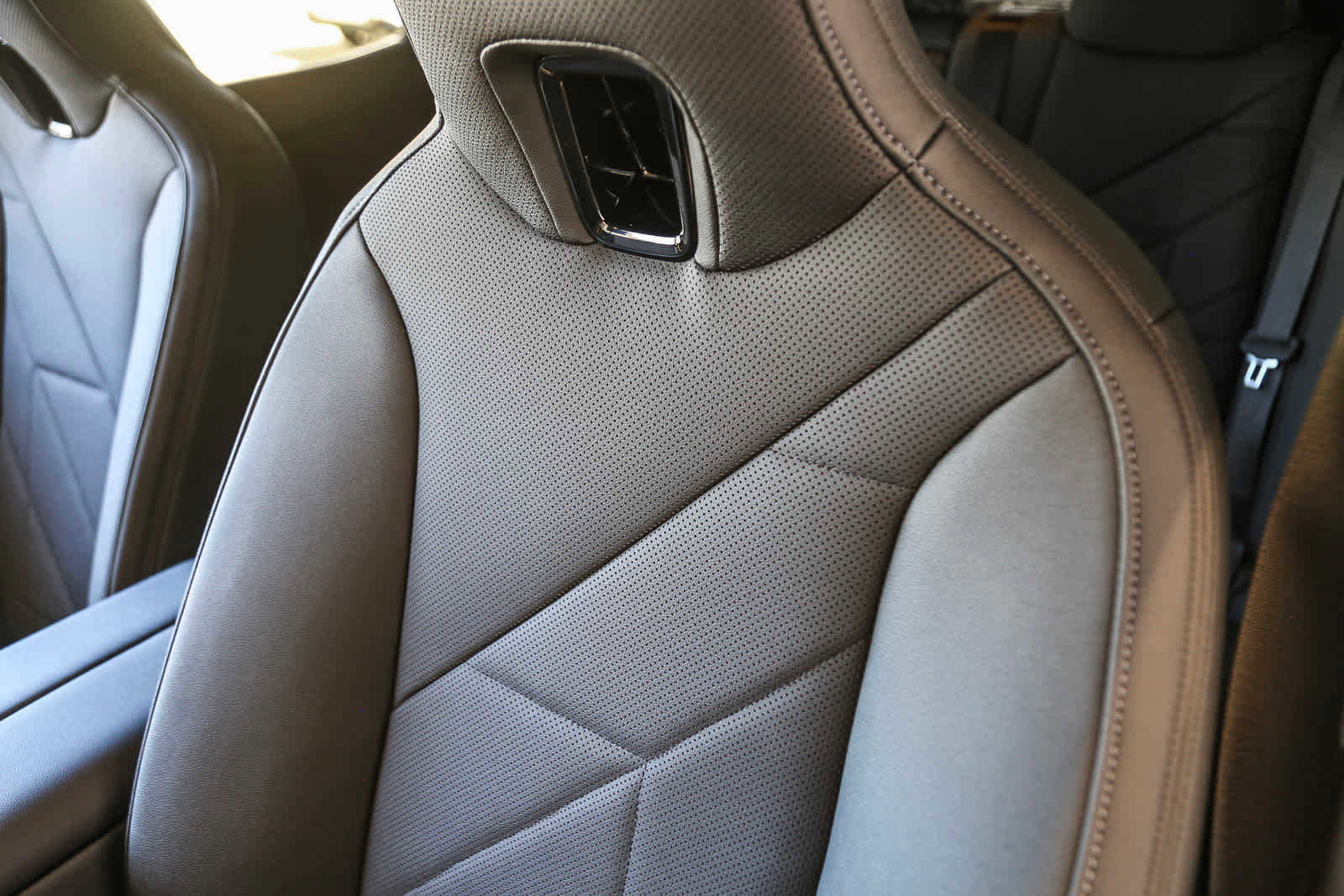 Used 2025 BMW iX xDrive50 w/ Premium Package image 24