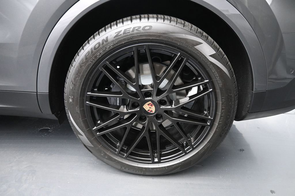 Certified 2026 Porsche Cayenne E-Hybrid AWD/4WD image 9