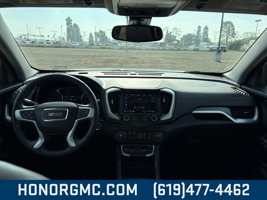Used 2024 GMC Terrain SLT image 27