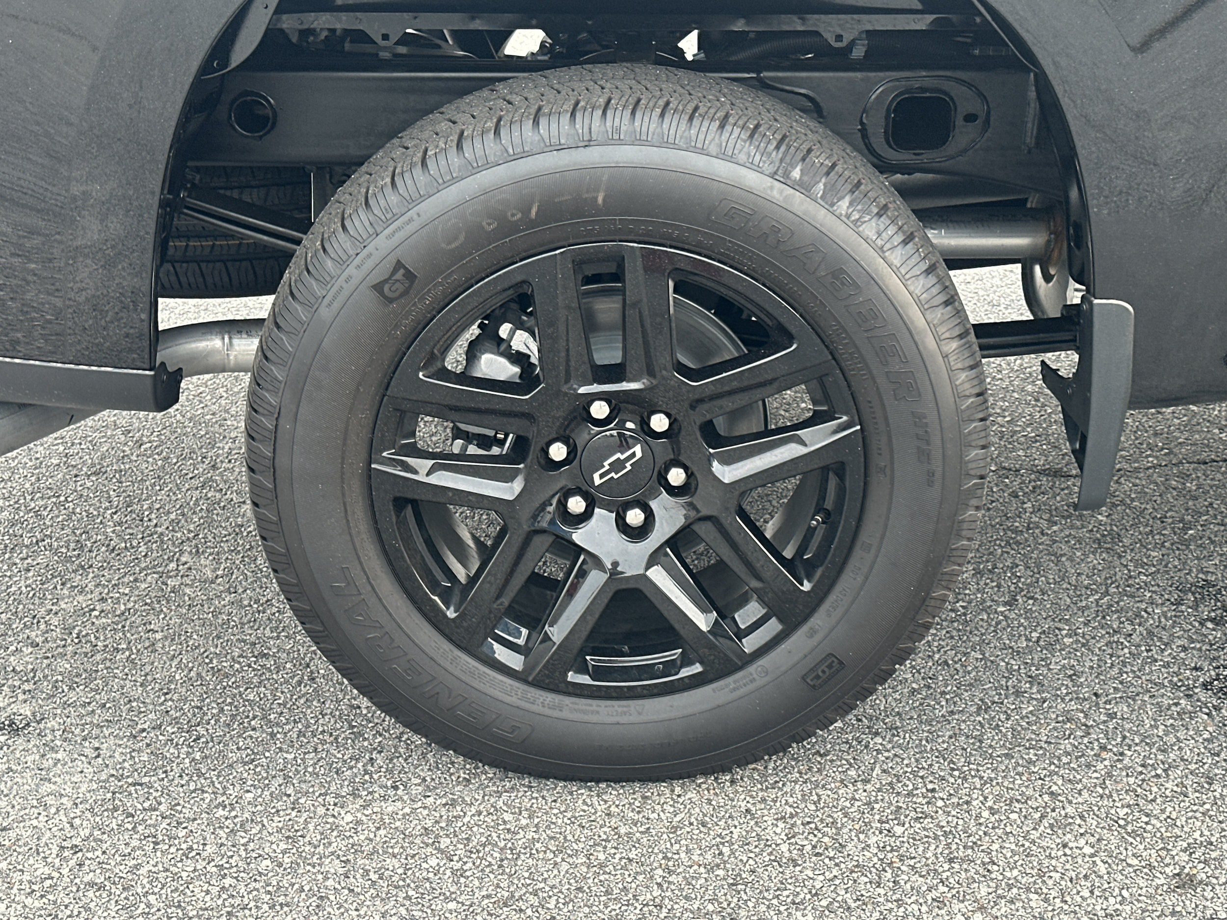 New 2026 Chevrolet Silverado 1500 RST w/ LPO, Dark Essentials Package AWD/4WD image 17