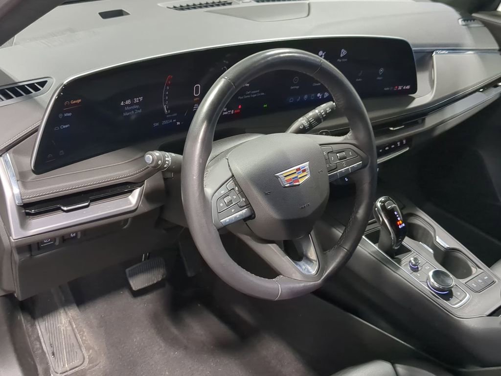 Used 2024 Cadillac XT4 Luxury w/ Cold Weather Package image 12