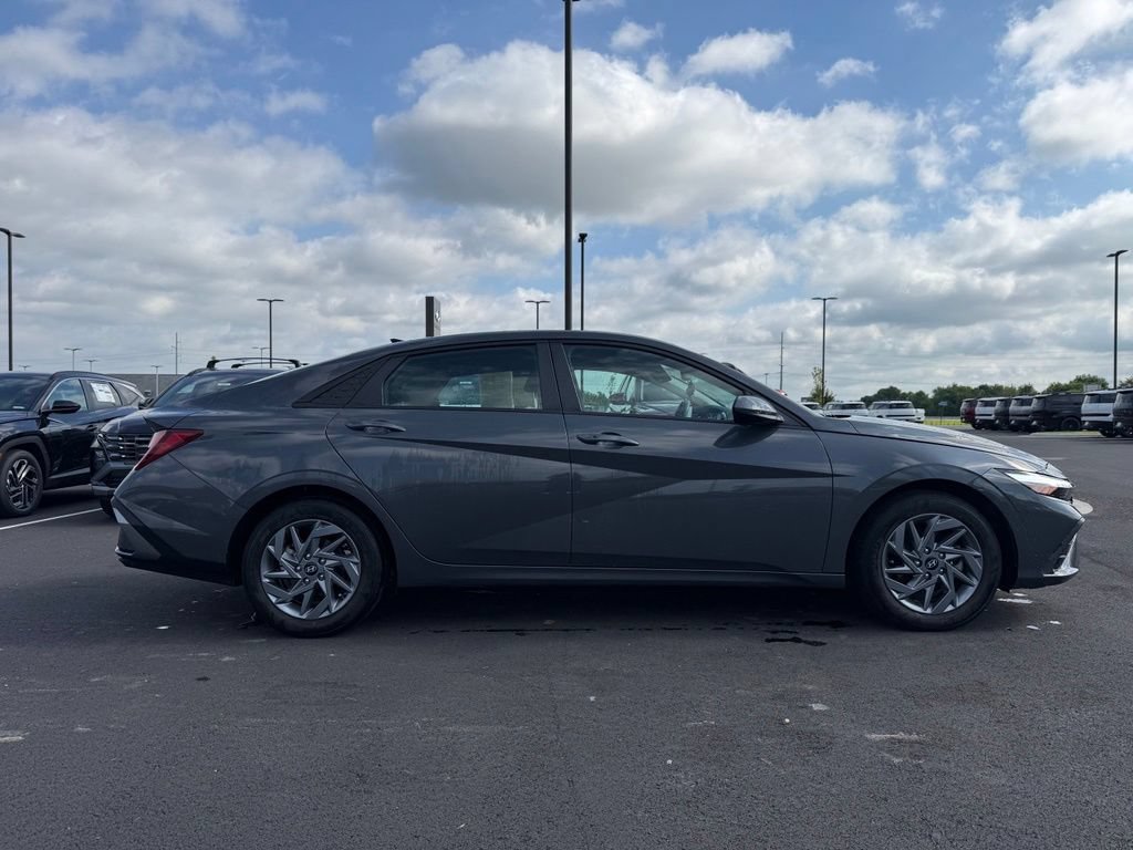 Used 2024 Hyundai Elantra SEL FWD image 4