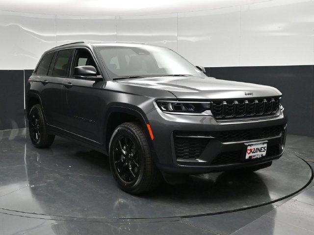 New 2026 Jeep Grand Cherokee Altitude AWD/4WD image 4