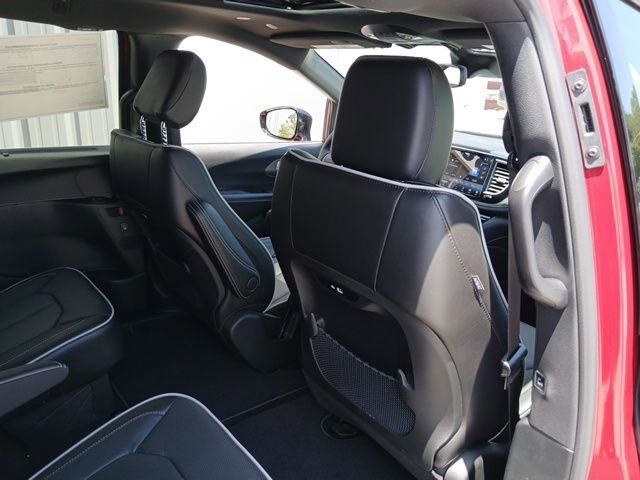New 2027 Chrysler Pacifica Limited FWD image 24