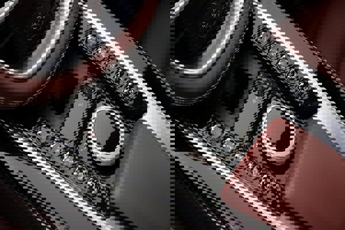 Used 2021 Aston Martin DBX image 25