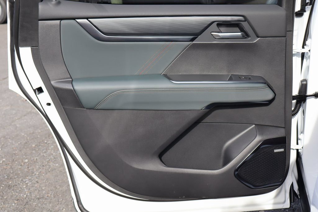 New 2026 GMC Acadia AT4 w/ Luxury Package AWD/4WD image 19