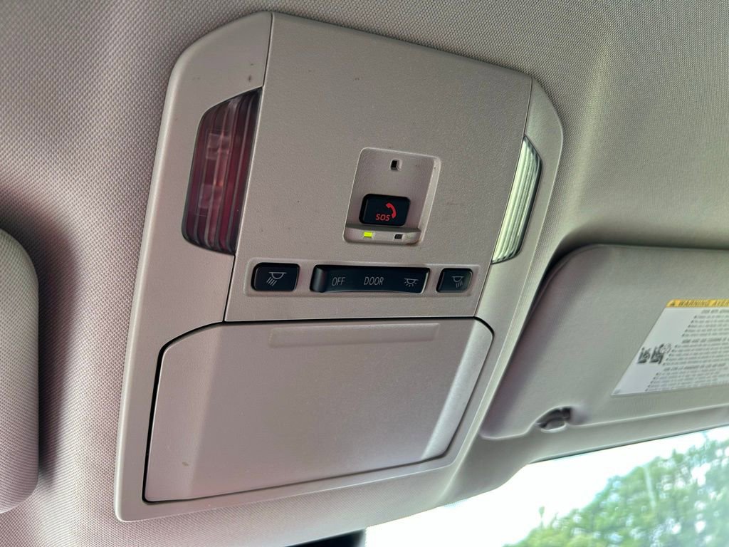 Used 2024 Toyota Highlander LE FWD image 30