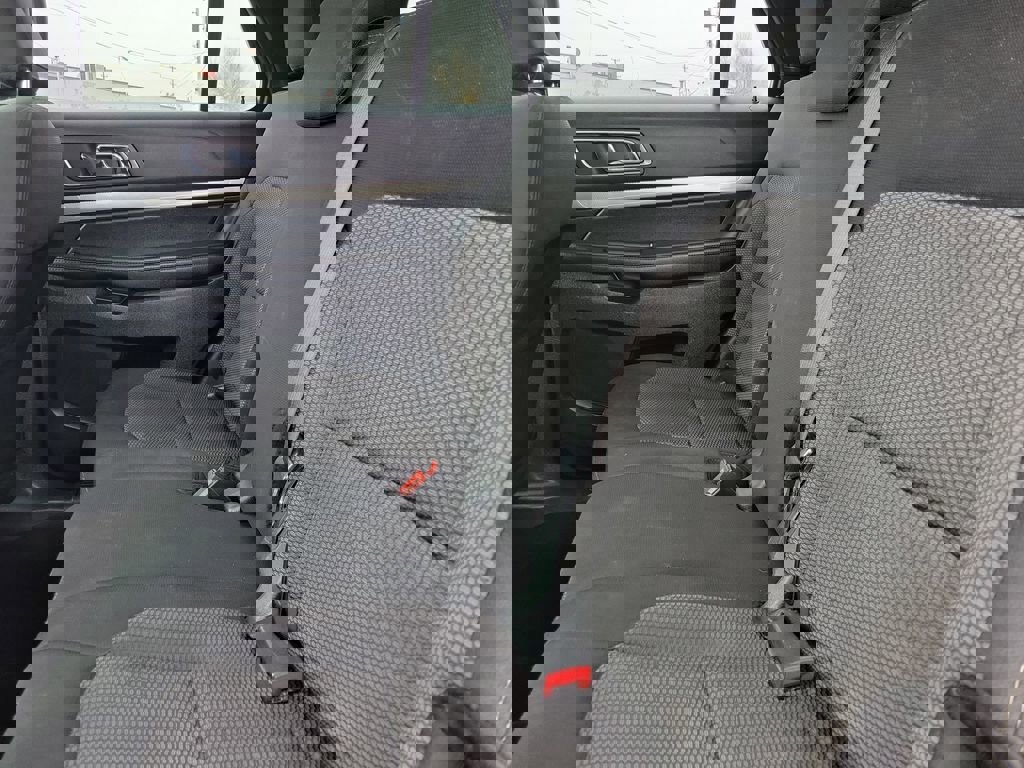 Used 2019 Ford Explorer XLT image 11