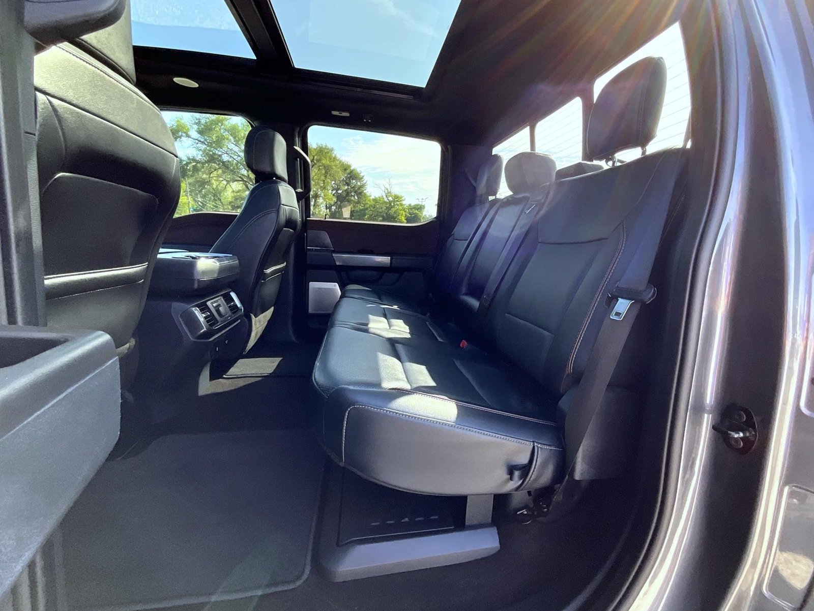 Used 2022 Ford F150 Lariat w/ Equipment Group 502A High AWD/4WD image 23