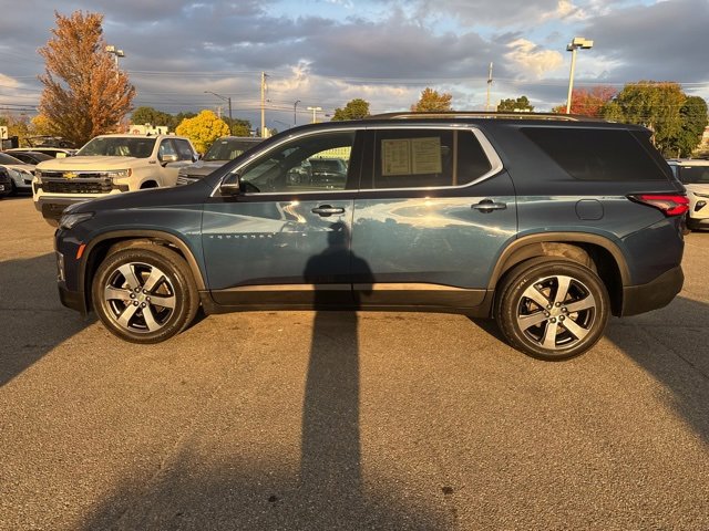 Used 2023 Chevrolet Traverse LT w/ LT Premium Package image 3