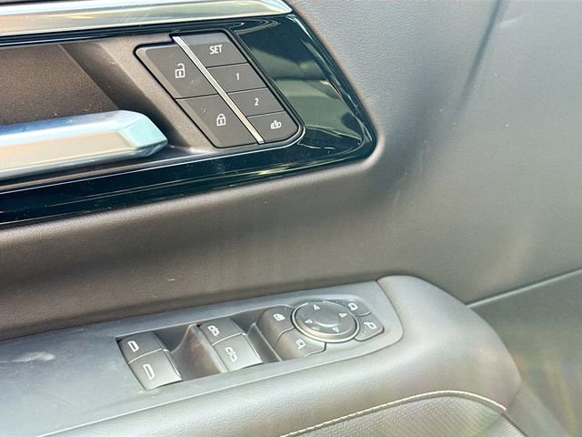 New 2025 Chevrolet Suburban Premier image 19