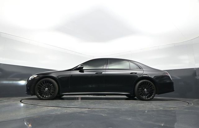 Used 2022 Mercedes-Benz S 580 4MATIC Sedan w/ AMG Line Package image 25