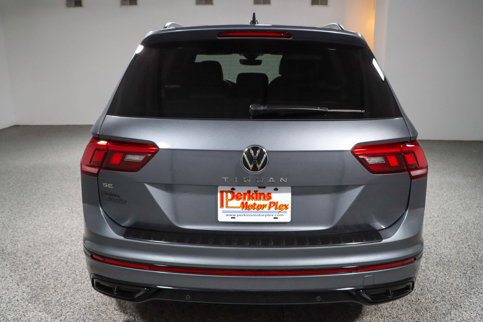 Used 2023 Volkswagen Tiguan SE R-Line FWD image 8
