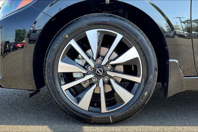 Used 2025 Nissan Sentra SV w/ SV Premium Package image 12