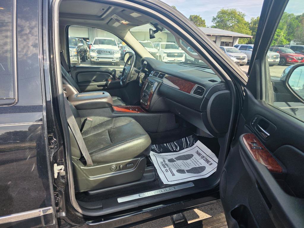 Used 2009 Chevrolet Avalanche LTZ AWD/4WD image 9