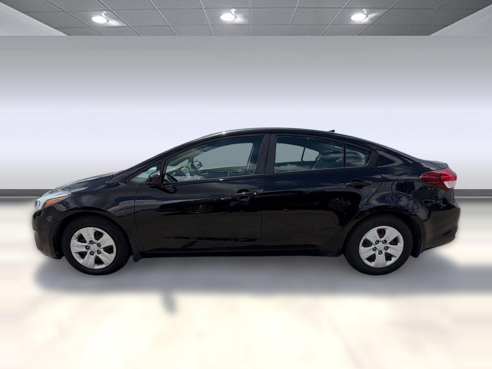 Used 2018 Kia Forte LX w/ LX Popular Package image 2