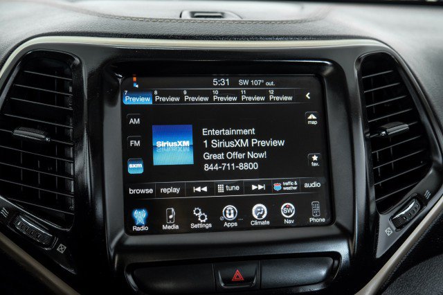 Used 2016 Jeep Cherokee Latitude AWD/4WD image 26