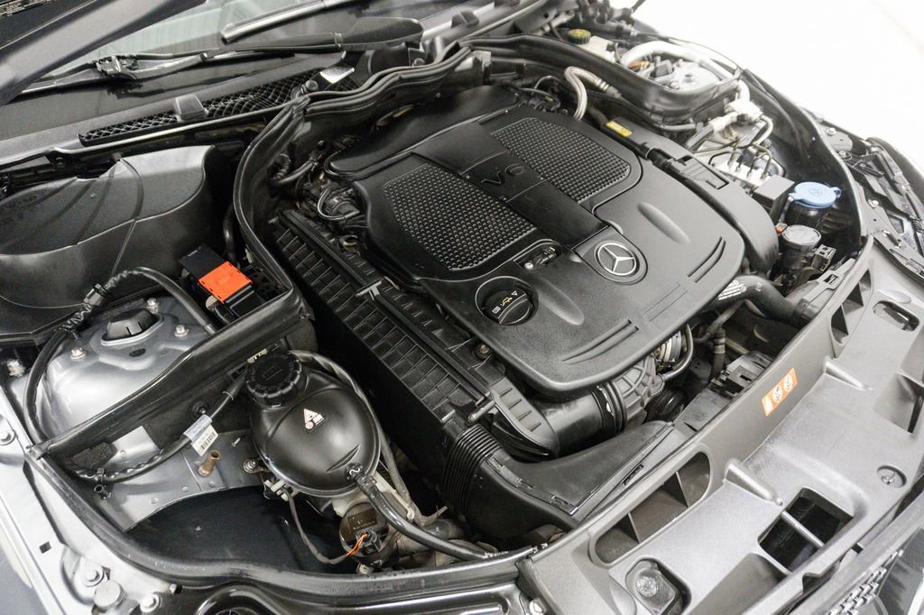 Used 2013 Mercedes-Benz C 300 4MATIC Sedan w/ Multimedia Pkg image 4