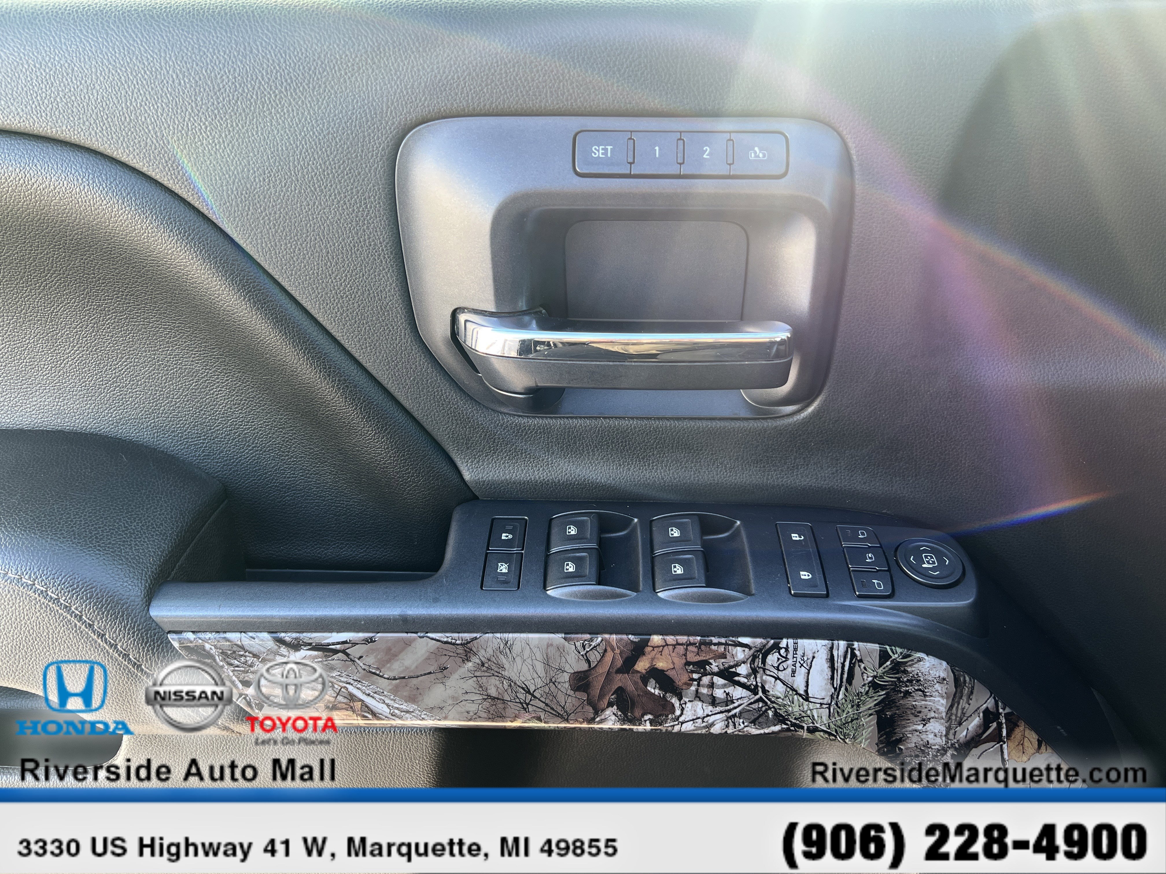 Used 2017 Chevrolet Silverado 1500 LTZ Z71 w/ Realtree Edition image 24