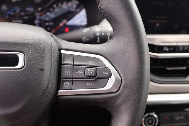 Used 2025 Jeep Compass Limited AWD/4WD image 12