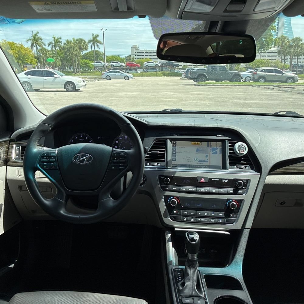 Used 2016 Hyundai Sonata Limited w/ Option Group 04 FWD image 7