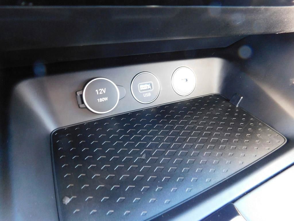 Used 2026 Genesis G70 2.5T image 25