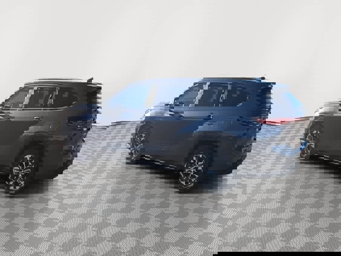 Used 2023 Toyota Highlander XLE image 6