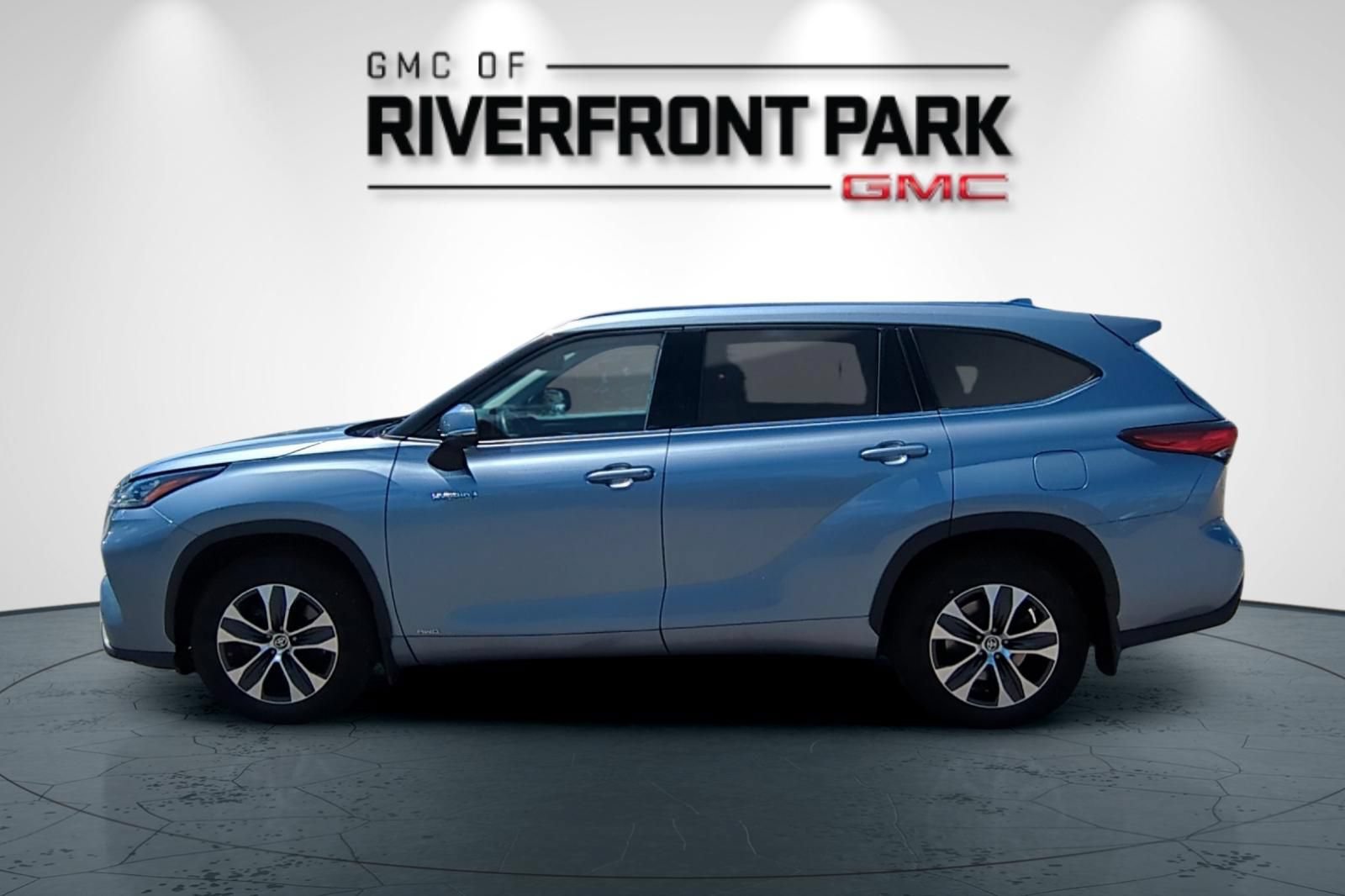 Used 2020 Toyota Highlander XLE AWD/4WD image 6