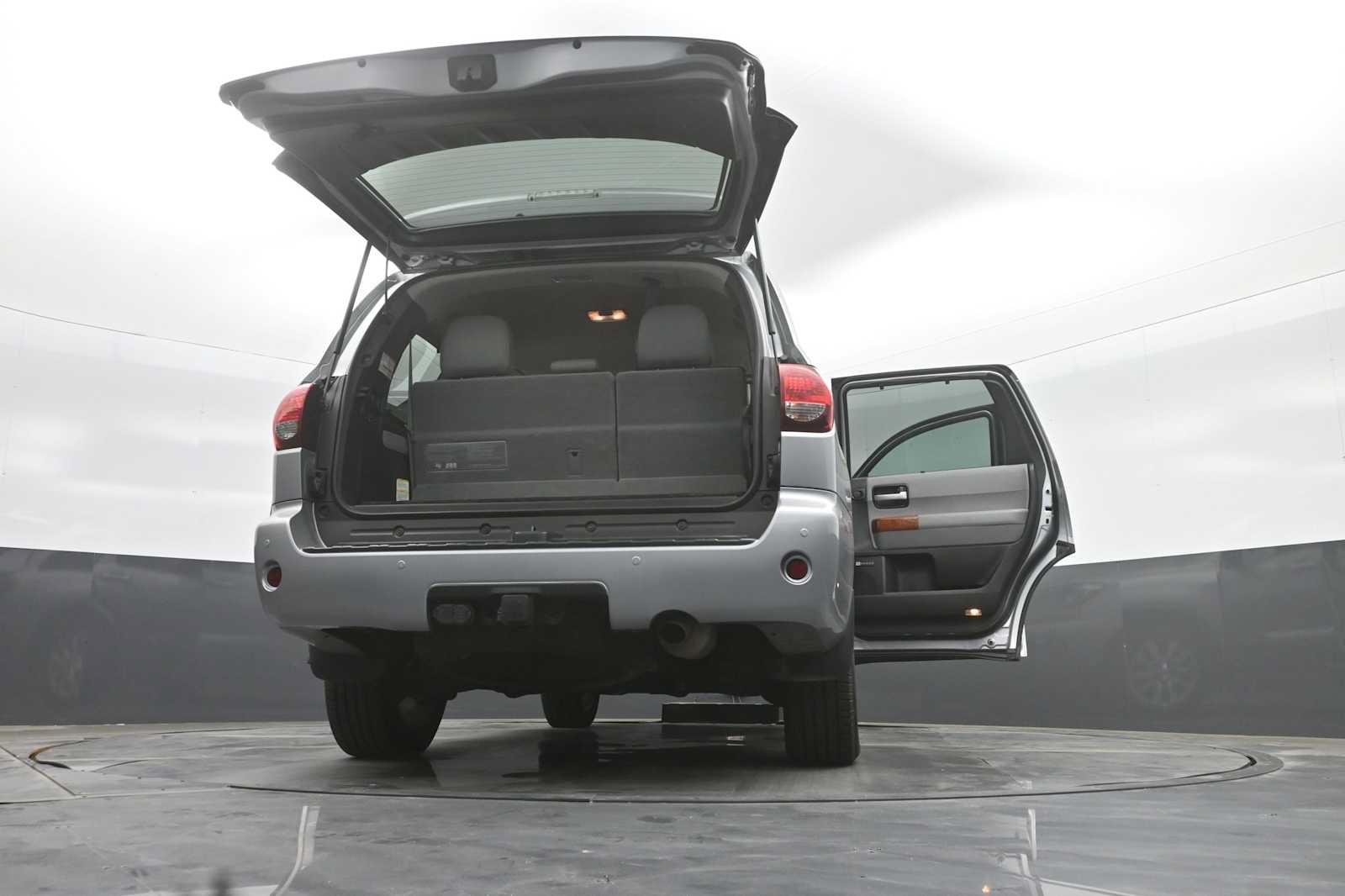 Used 2019 Toyota Sequoia Platinum RWD image 29