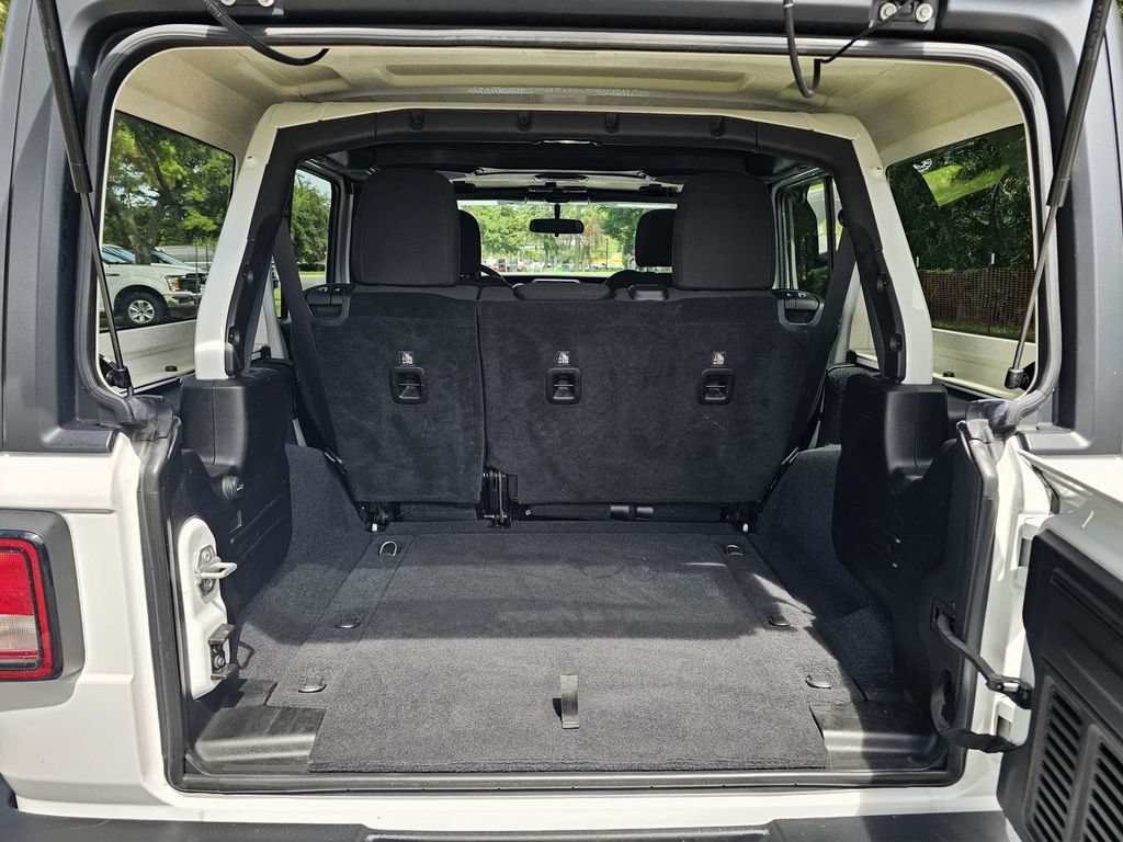 Used 2018 Jeep Wrangler Unlimited Sport S AWD/4WD image 12